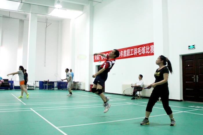 河南广播电视大学羽毛球大赛双人组合比赛现场.jpg
